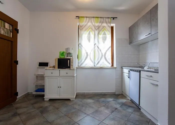 Gostinjska kuća Ina & Ika 3*