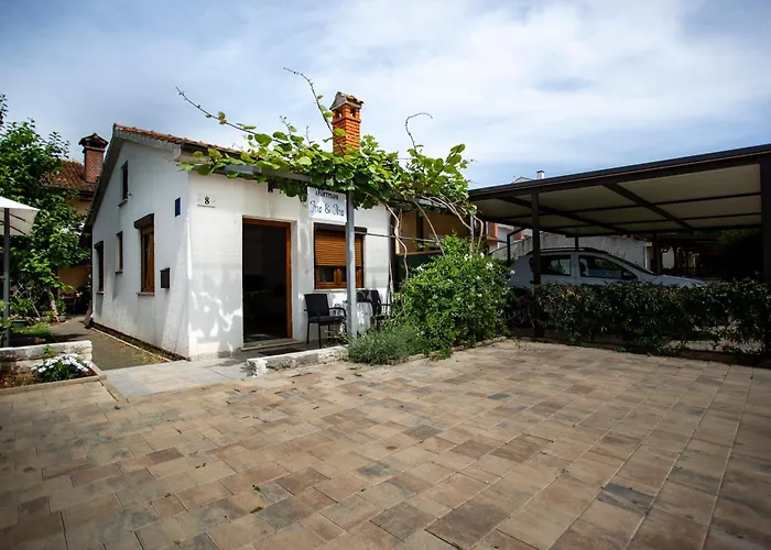 Gostinjska kuća Ina & Ika 3*