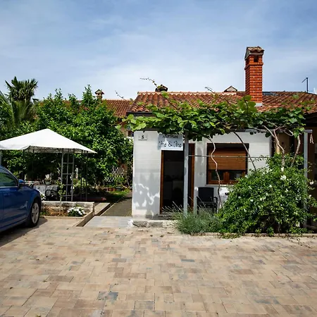 Ina & Ika Guest house 3*